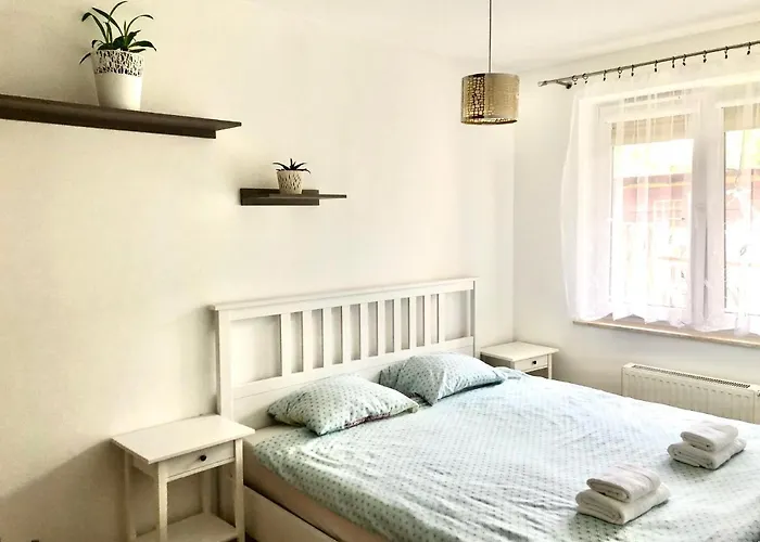 Mieszkanie Z Ogrodkiem *